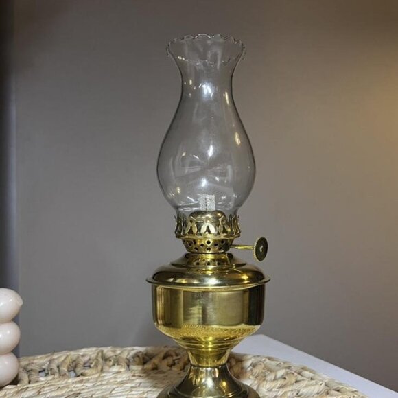Brass Oil Lamp with Fire Control Knob Elegant Indoor/Outdoor Kerosene Lantern - Picture 1 of 3